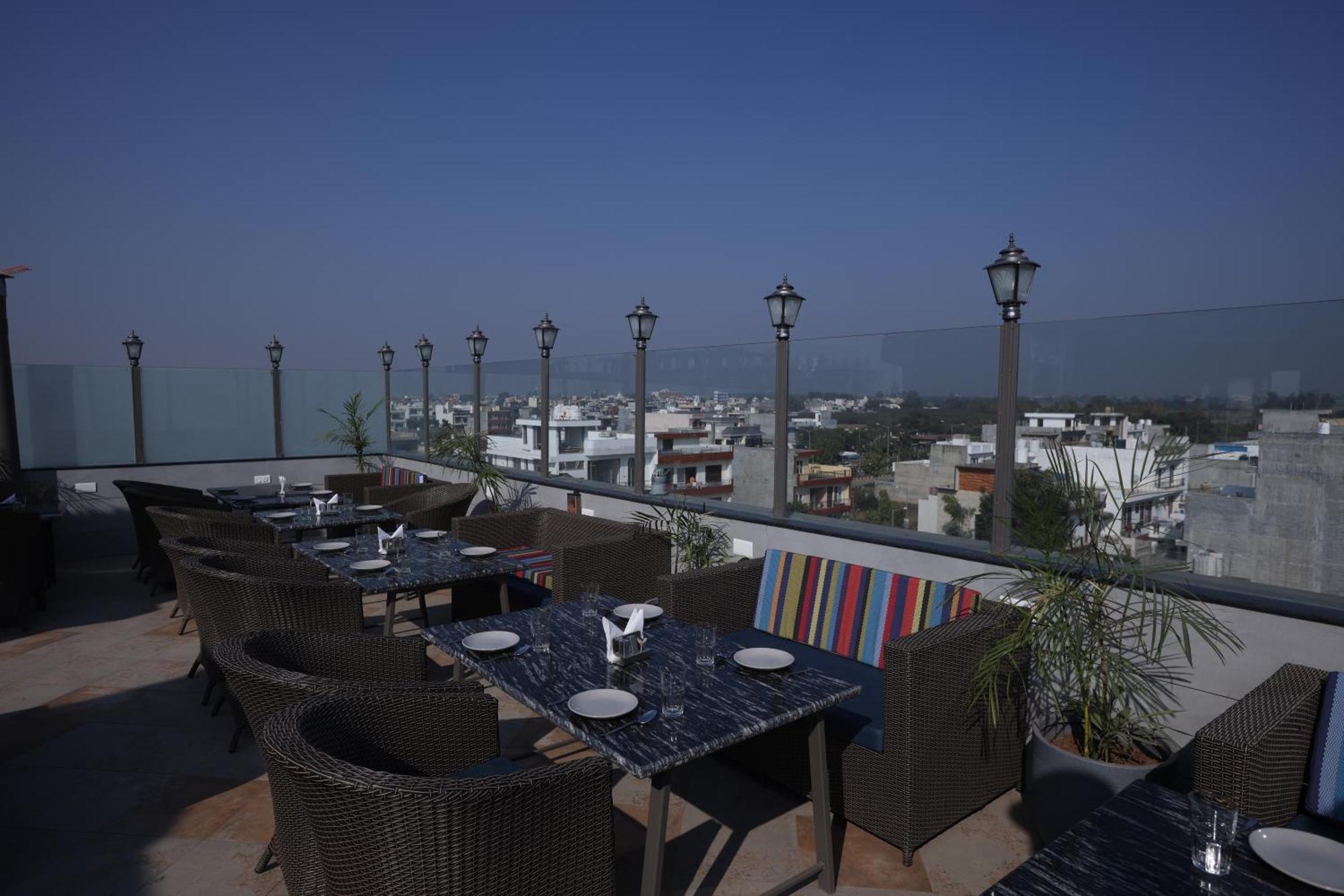 Hiraya Hotels Mohali 外观 照片